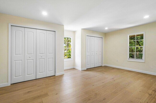 Building Photo - 370 Marlborough Rd