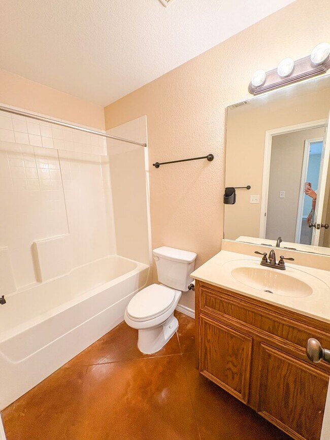 Building Photo - 511 Karey Dr