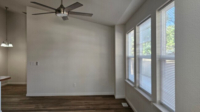 Building Photo - Delaware Duplex