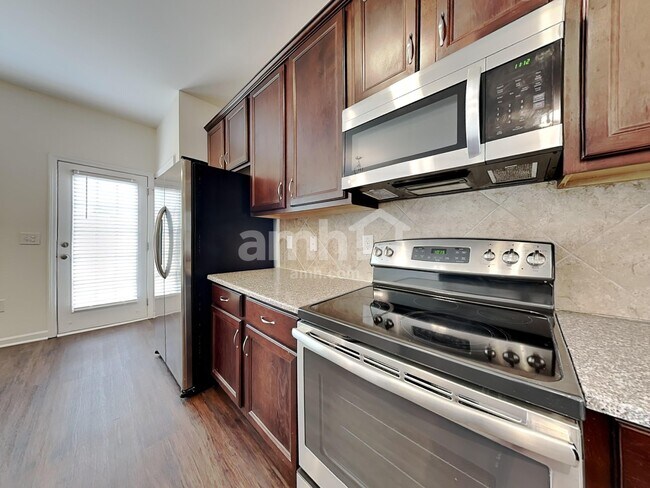 Building Photo - 913 Bridlemine Dr