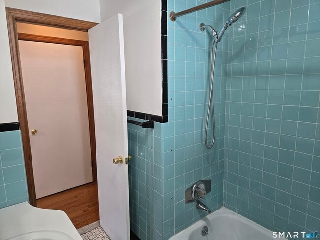 Building Photo - 37 Gordon St