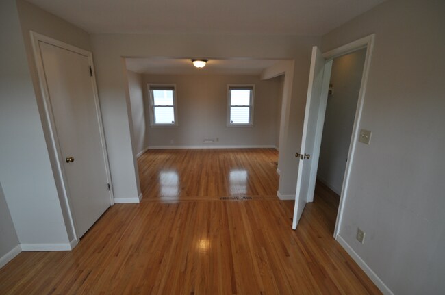 Building Photo - 5000 Vincent Ave S