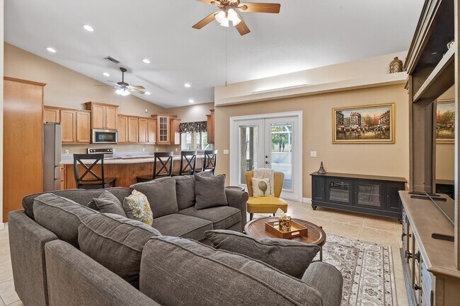 Building Photo - 3221 SE Quay St