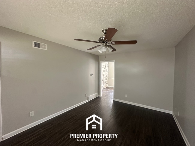 Building Photo - Charming 3BR/2BA Home in Bartlett Cove | Hardwood Floors, Fireplace & Fenced Yard