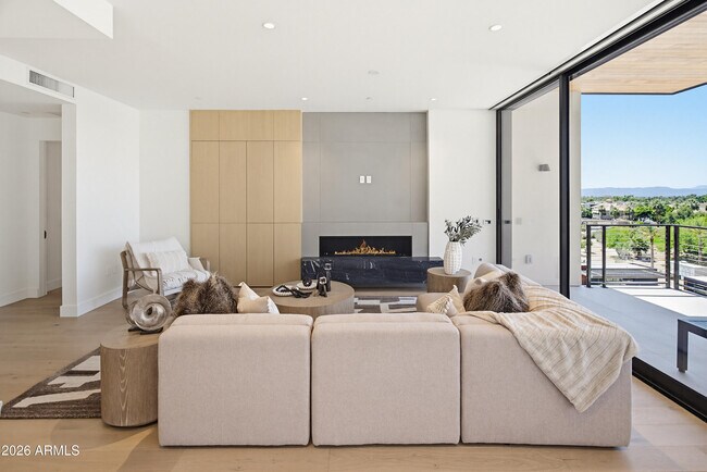 Building Photo - 4849 N Camelback Rdg Dr