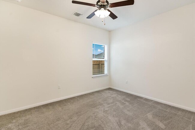 Building Photo - 8501 Looksee Ln