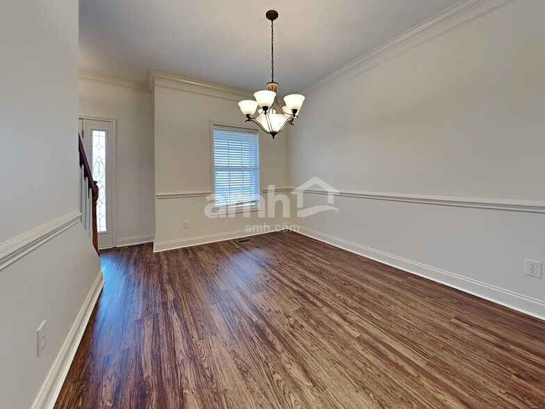 Building Photo - 1902 Fairdale Way