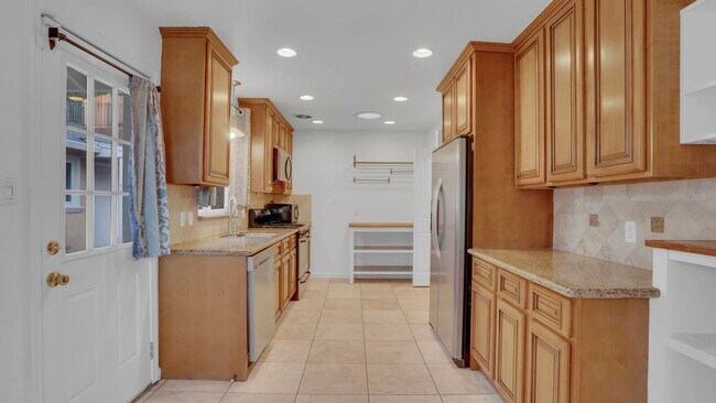 Building Photo - Lovely Home in San Jose near scenic Alum Rock! 2 Bedroom 2 Bath plus 1 Bed/1 Bath ADU