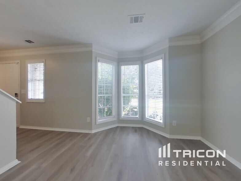 Building Photo - 3745 Talbot Ln