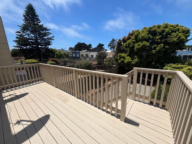 Building Photo - Bright & Spacious Single Family Home - Par...