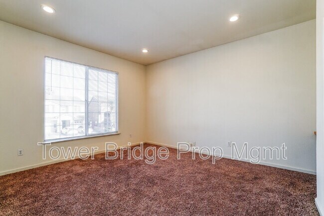 Building Photo - 3918 Ginko Way