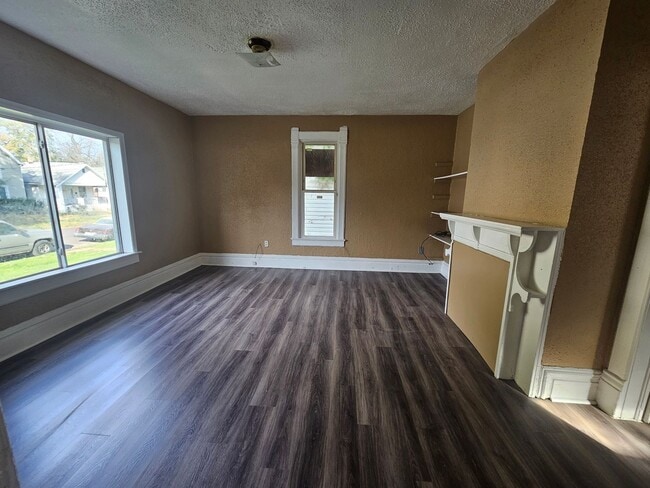 Building Photo - 4 Bedroom Home for Rent