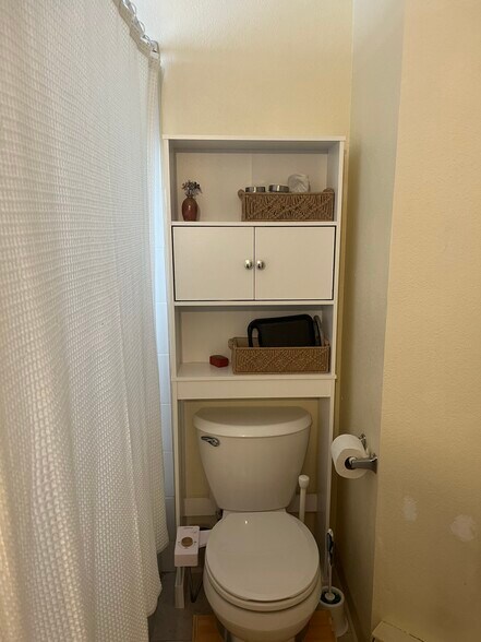 Toilet - 1934 18th St