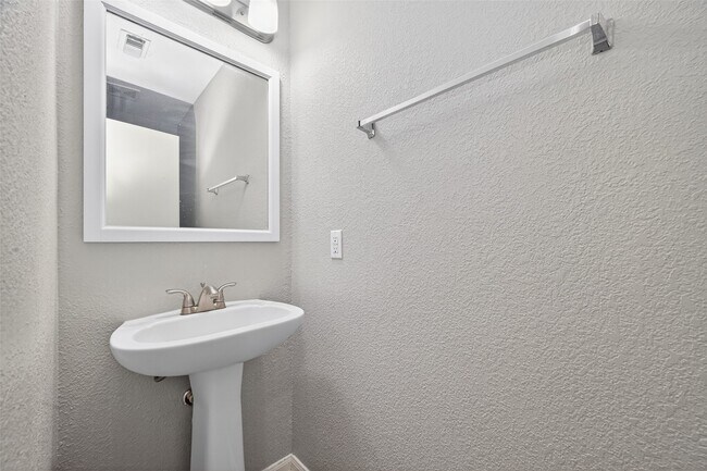 Building Photo - 15826 Kings Cypress Ln