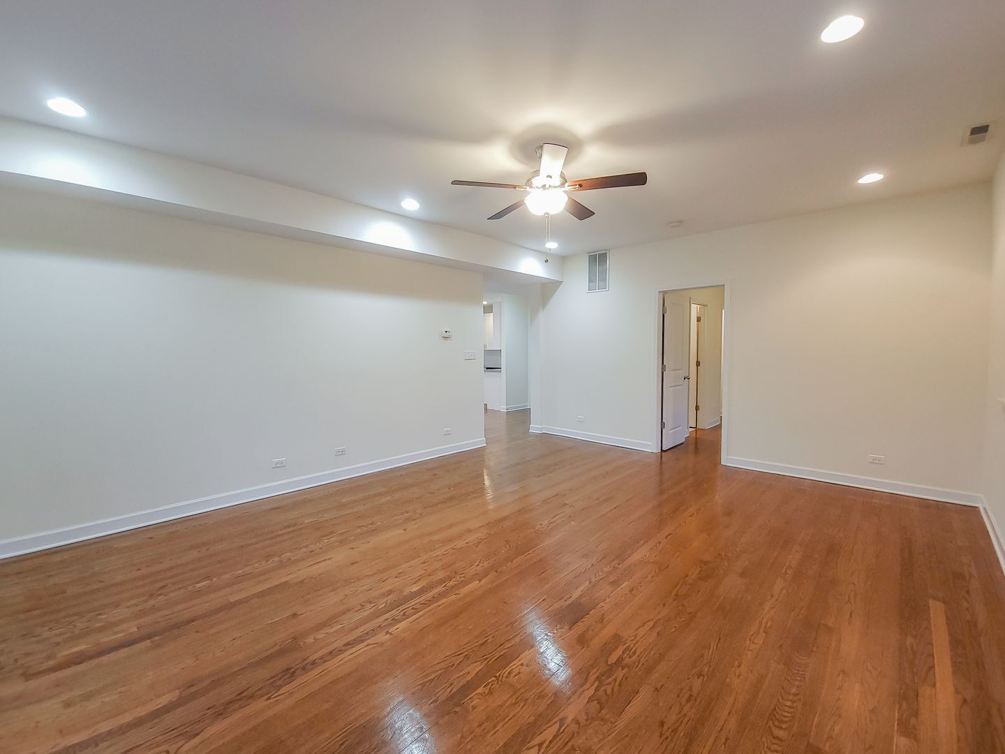 Building Photo - 1821 W Leland Ave