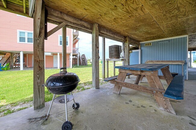 Building Photo - PERFECT FURNISHED MONTHLY BEACH RENTAL AVAILABLE