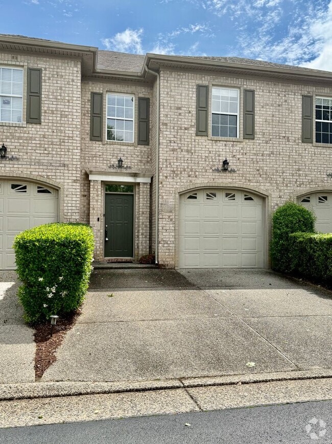Building Photo - 3BD/2.5BA Brick Townhouse in Chancellors W...