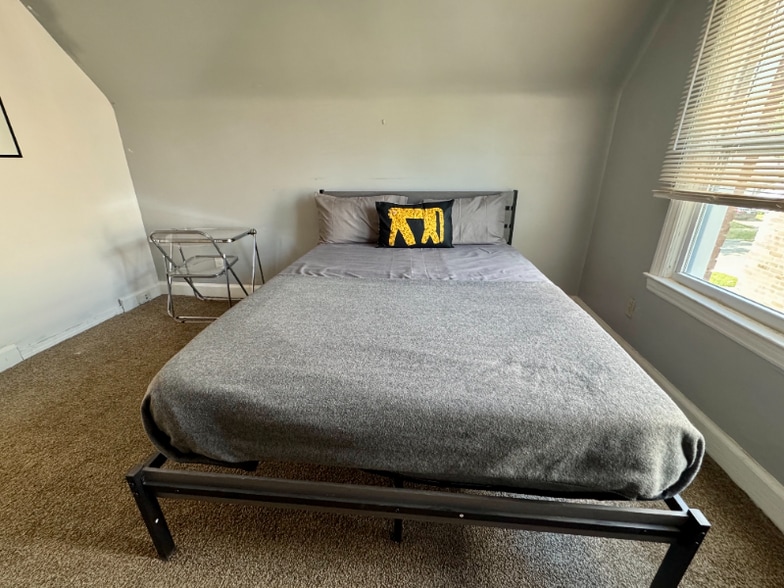 Building Photo - 5284 Devonshire Rd