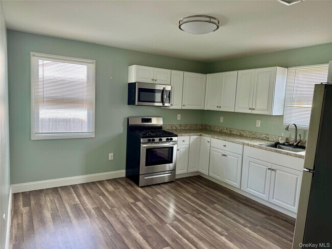 Building Photo - 2 Lafayette Dr