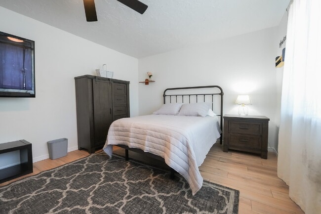 Building Photo - Private Room for Rent with Garage & Outdoor Space – Bedroom 2