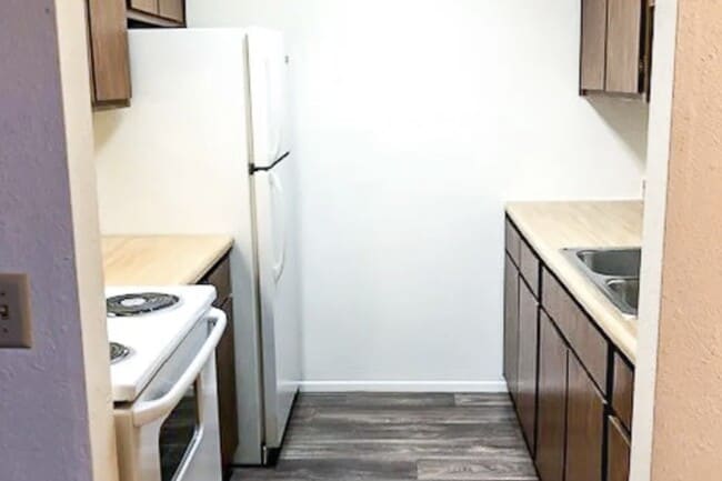 Building Photo - 100 W Mill Pond