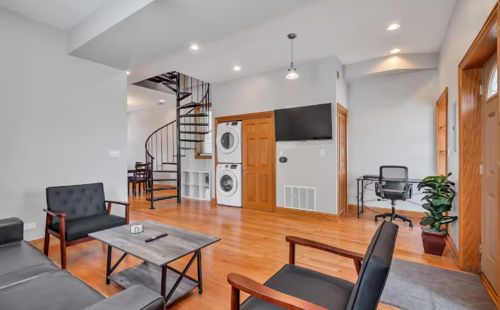 Living Room/laundry area - 1353 S California Ave