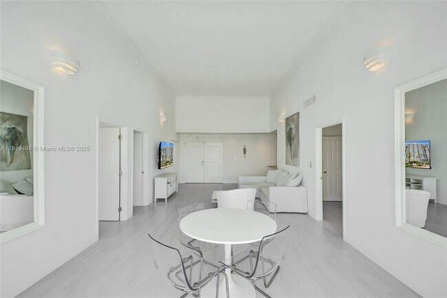 Building Photo - 6770 Indian Creek Dr