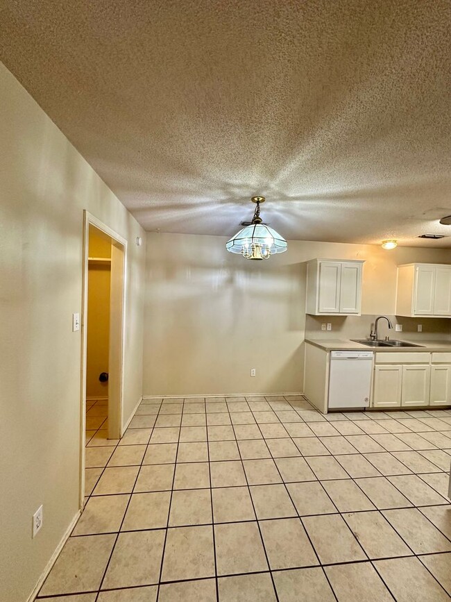 Building Photo - PRE-LEASING FOR FALL 2025! 3 Bedroom Duple...