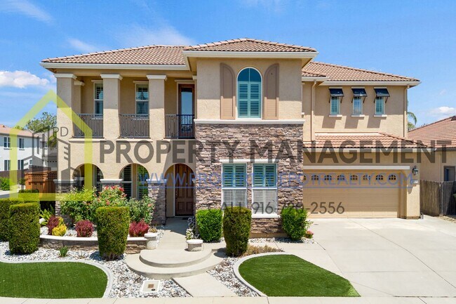 Building Photo - Stunning Custom 5-Bedroom, 3-Bath Home in ...