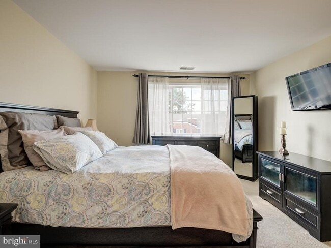 Building Photo - 1471C N Van Dorn St