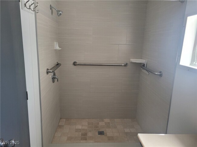 Building Photo - 1060 S Bunch St