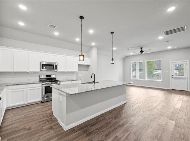 Building Photo - 311 Fanpalm Ct