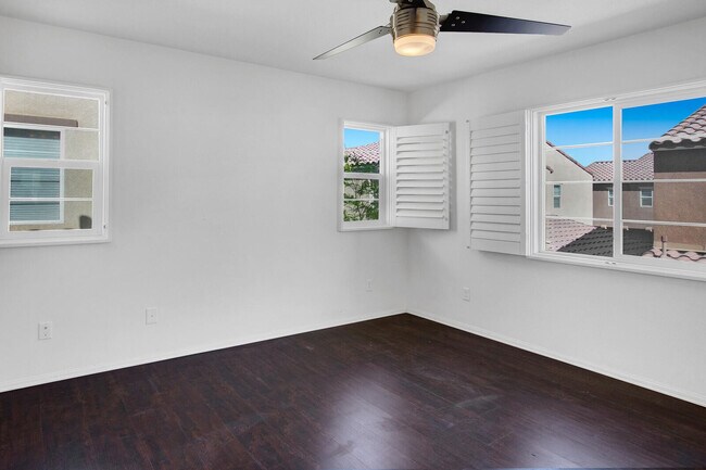 Building Photo - 607 Calle Vibrante