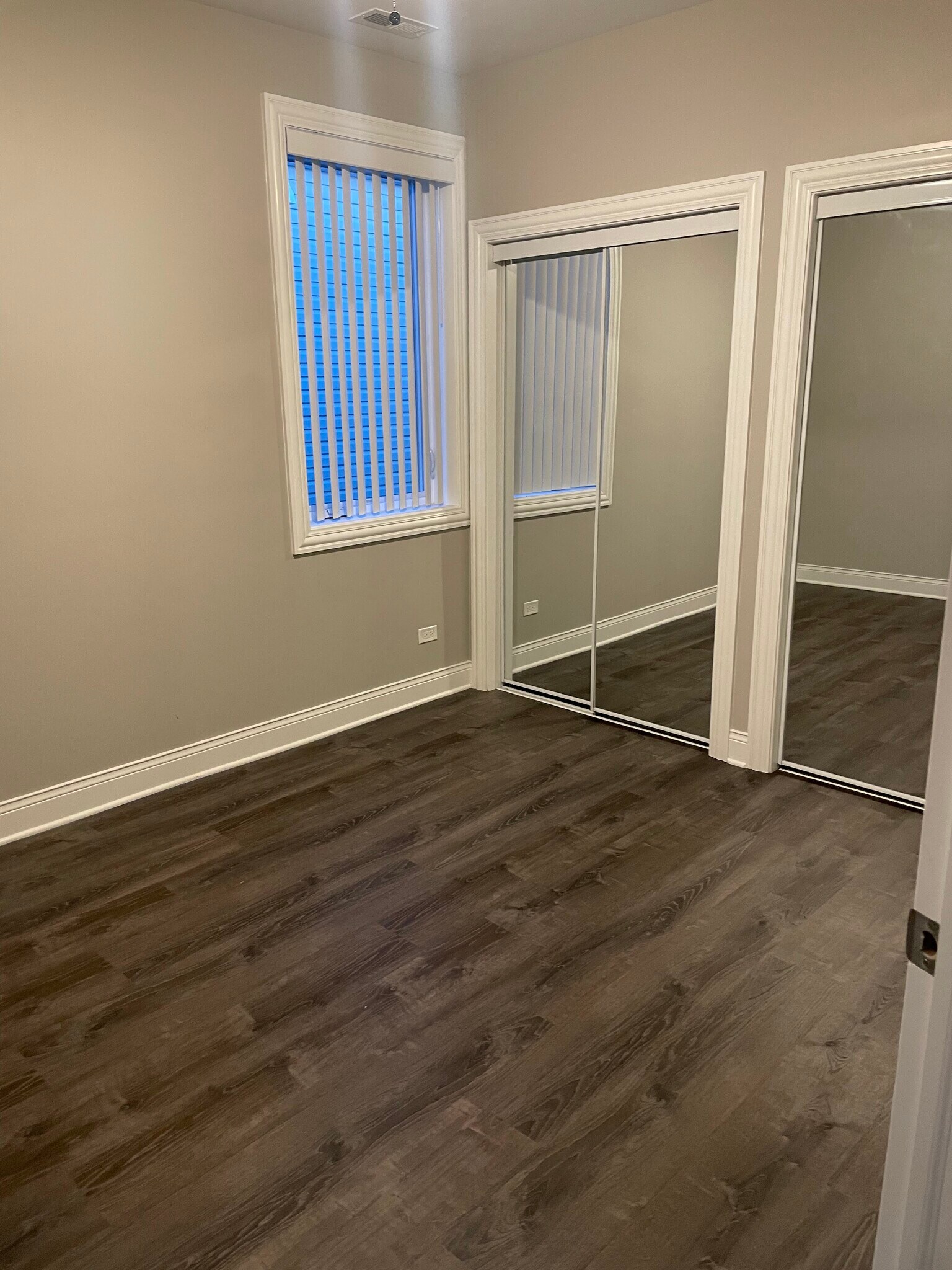 Building Photo - 6027 W Giddings St