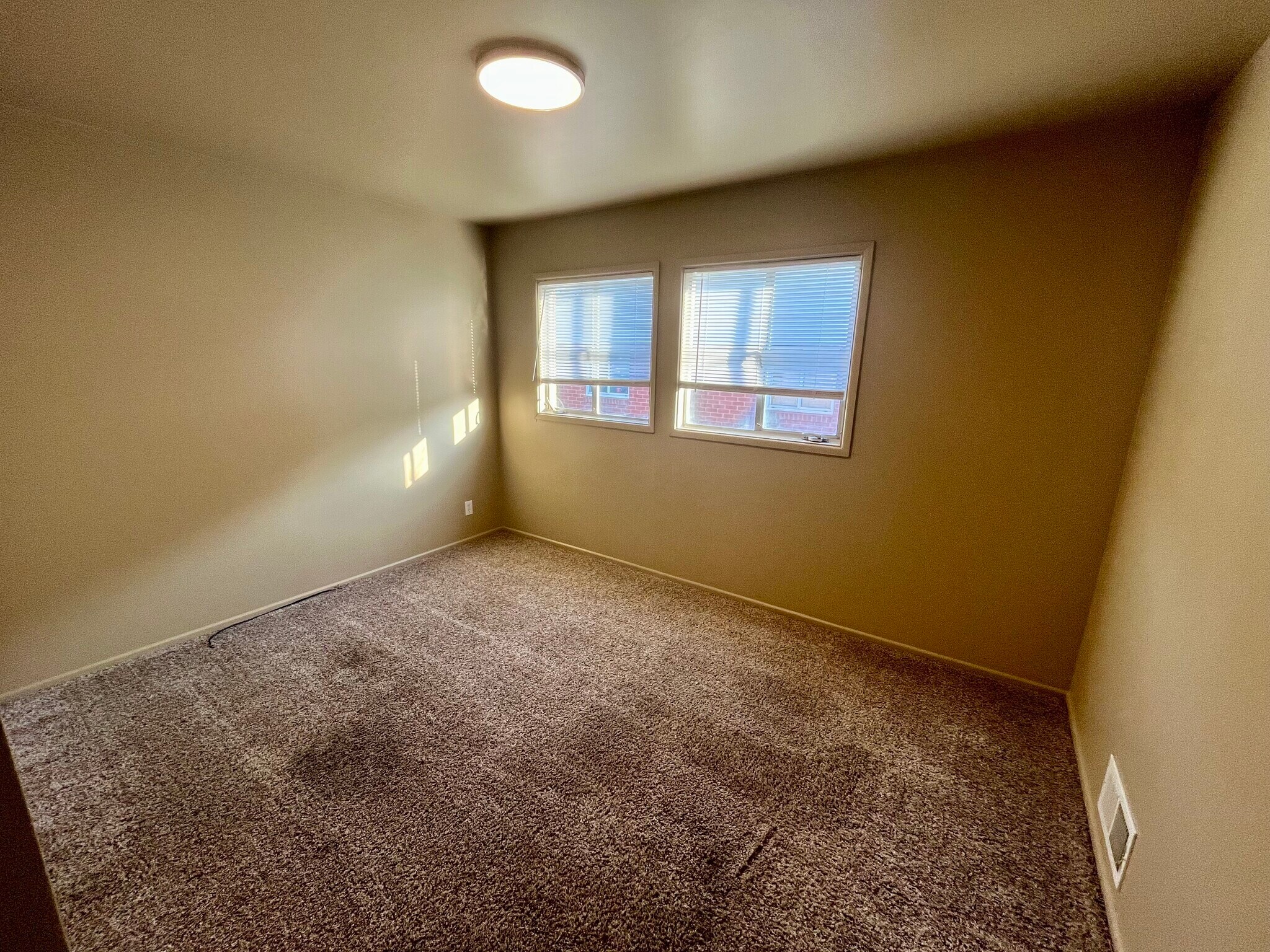 Building Photo - 4676 S Ridgeline Dr