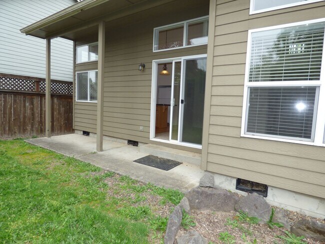 Building Photo - 3 Bed 2 bath home in North Salem!