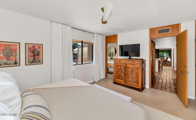 Building Photo - 9447 E Calle De Valle Dr