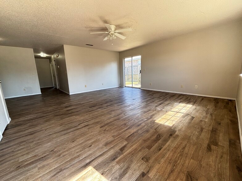 Building Photo - 3166 Singletree Ave