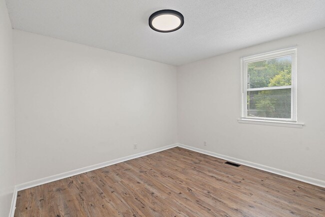 Building Photo - 1541 Cherry Tree Dr