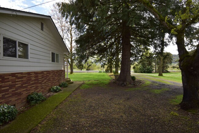 Building Photo - 34885 Lake Creek Dr