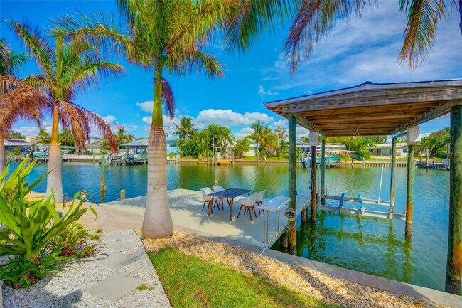 Building Photo - 807 Snug Island