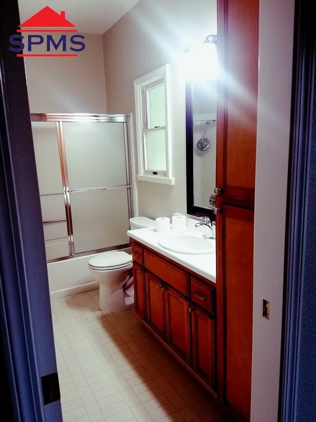 Building Photo - 2330 I St