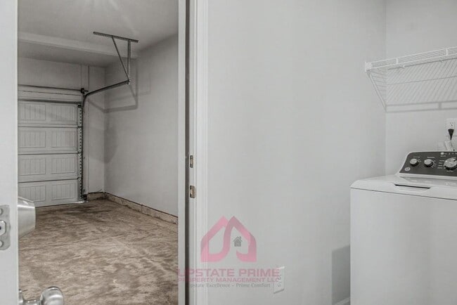 Building Photo - 376 Highline Trl