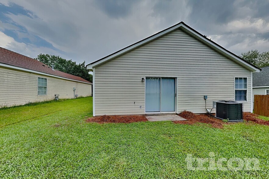 Building Photo - 12209 Stewarts Crossing Dr