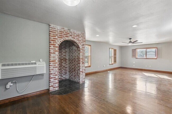 Building Photo - 10516 NW 16th St