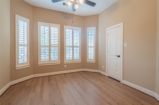 Building Photo - 5114 E Jerad Dr