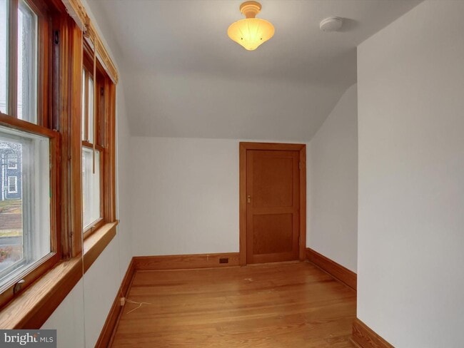 Building Photo - 557 N Franklin St