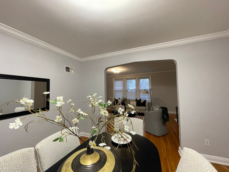 Building Photo - 7907 W Bruno Ave