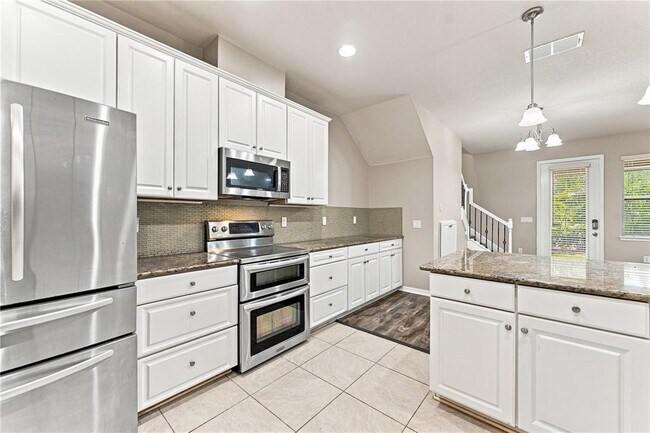 Building Photo - 17013 Vilesta Dr