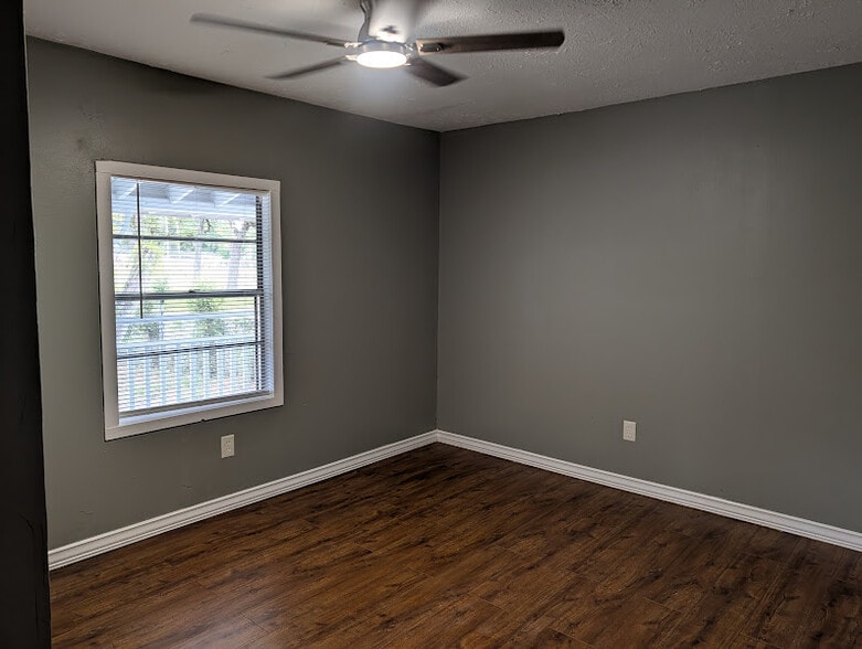 Building Photo - 1909 E 99th Ave